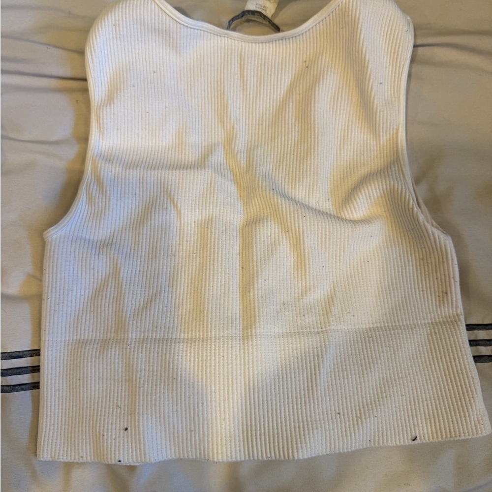 White Ribbed V-Neck Crop Tank - Picture 2 of 2